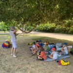 Animation anniversaire enfant à Paris dans un parc - enfants en action avec animateur Kidays
