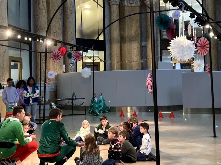 Un arbre de Noël d’entreprise animé par Kidays